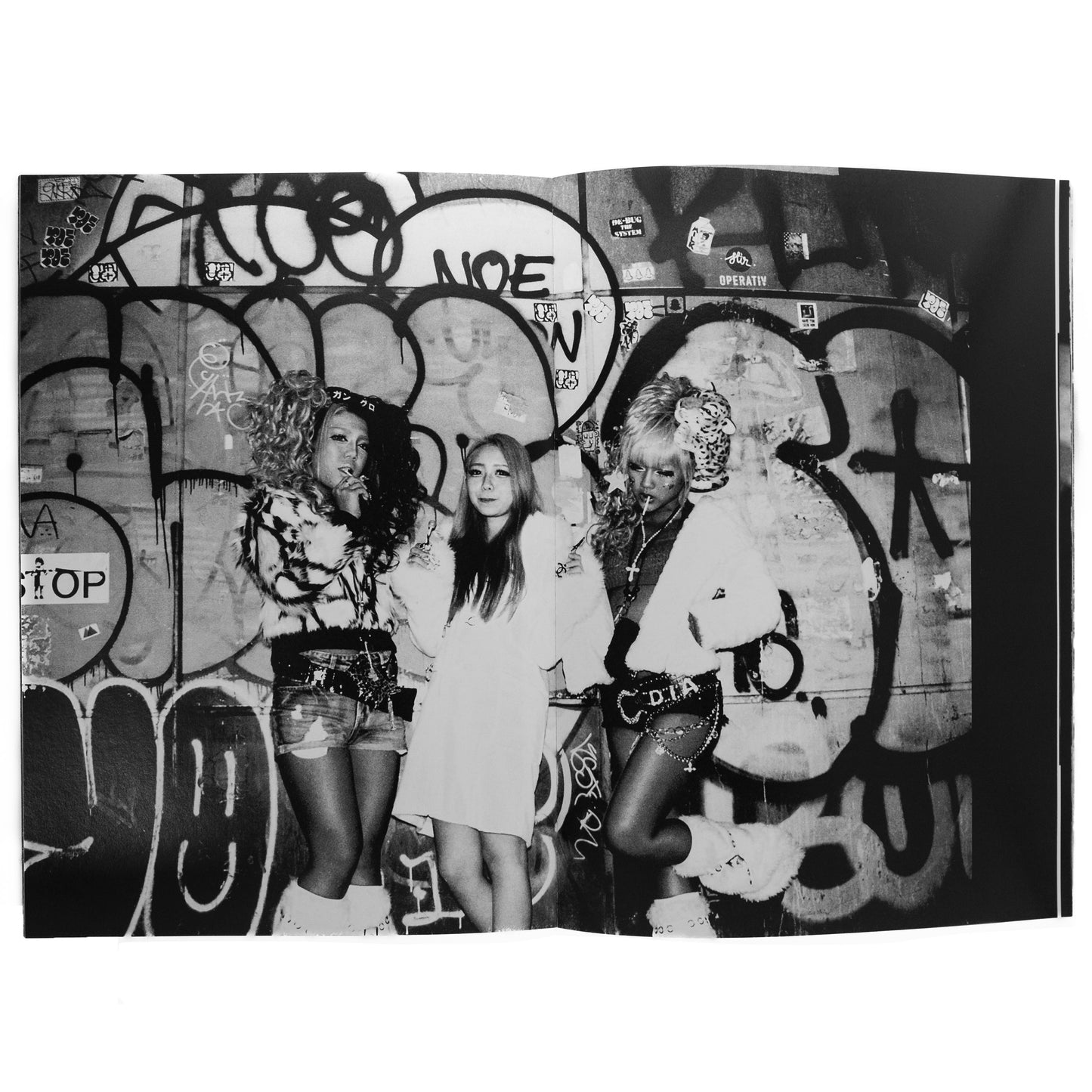 I - WHAT'RE YOU LOOKIN' AT?