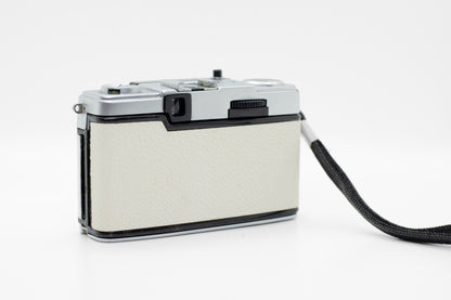 OLYMPUS PEN EE-3 White Half Frame Film Camera